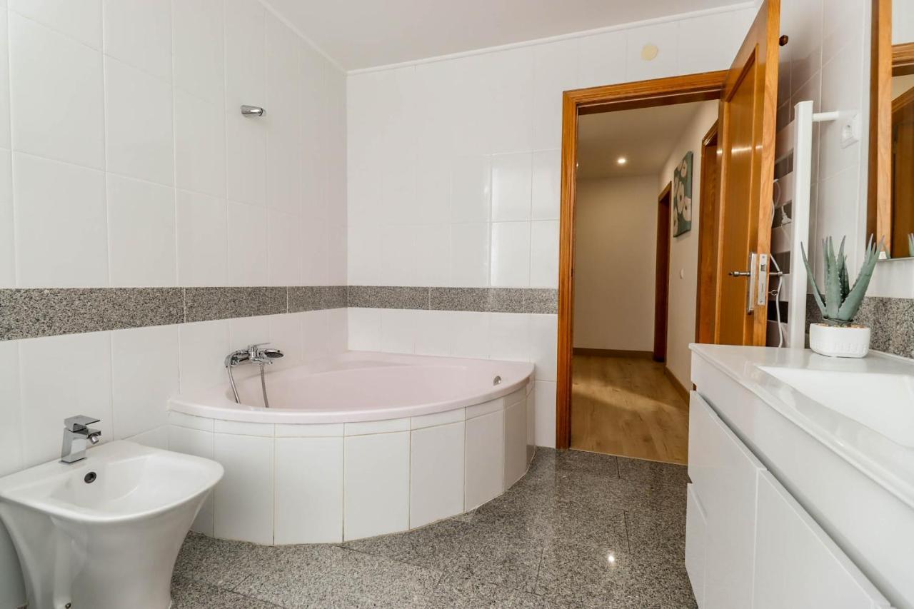 Flor Do Mar - Spacious Apartment With Balcony Vila Praia de Âncora Exterior foto